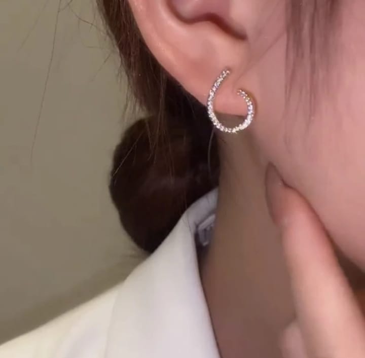 Elegant Zircon Pearl Stone Earrings Material Alloy for girls - Golden