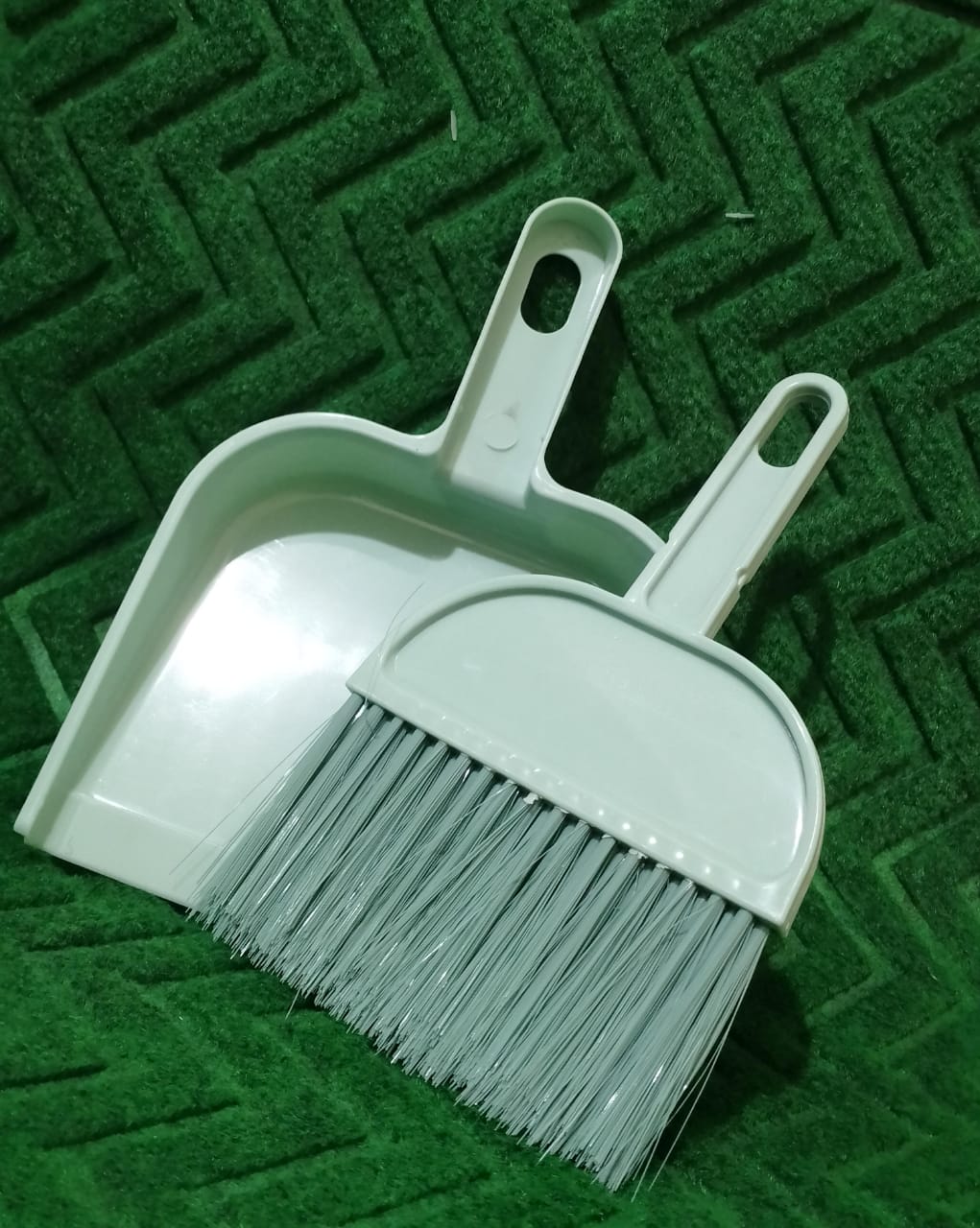 1 Pc Imported Mini Broom &amp; Dustpan Set - Perfect for Desktop Cleaning and Quick Cleanups (Random Color)