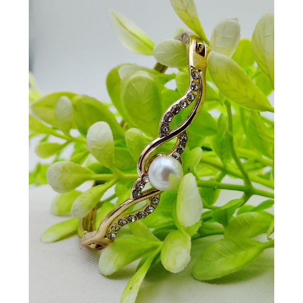 Graceful Adjustable Bracelet with Dazzling Pearl Accent – Imported Elegance | Best Quality Artificial Bracelet For Girls &amp; Women | for Every Occasion - GlowLaa.com