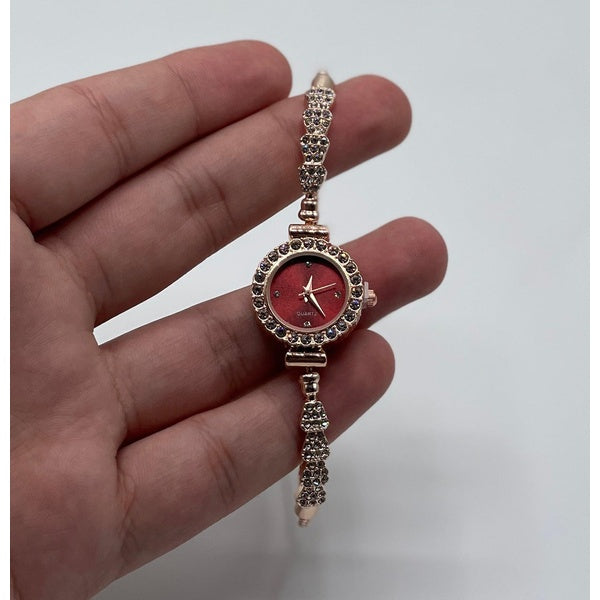 GM68 Ultra Mini Smartwatch + Quartz Bracelet Watch Combo | Wireless Charging | Stylish Dual Watch Set  - GlowLaa.com