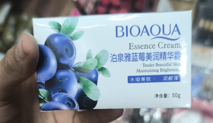 BIOAQUA Blueberry Essence Tender Beautiful Skin Whitening Moisturizing Cream  (50g)